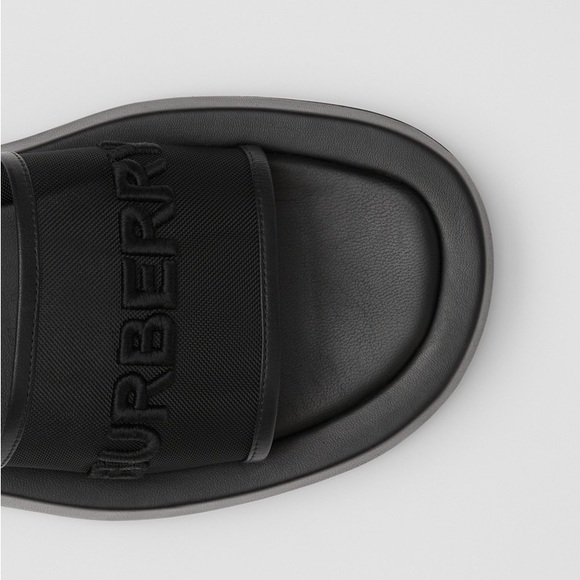 BURBERRY
Buckingham Mesh & Leather Slides. Size 38(8). Code:0400017592913 - Picture 6 of 12
